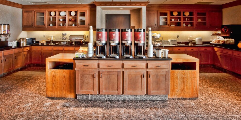 Humphry Inn & Suites Breakfast Area