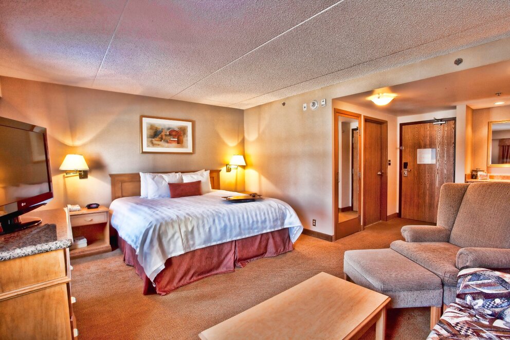 Humphry Inn & Suites King Suite
