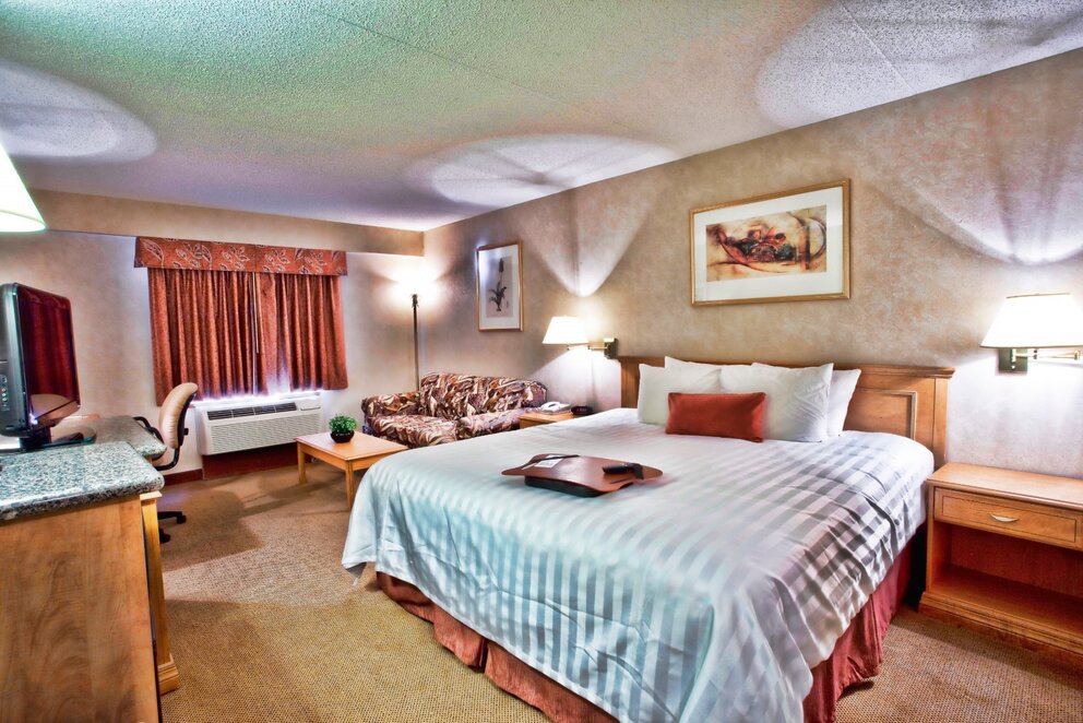 Humphry Inn & Suites King Accommodations